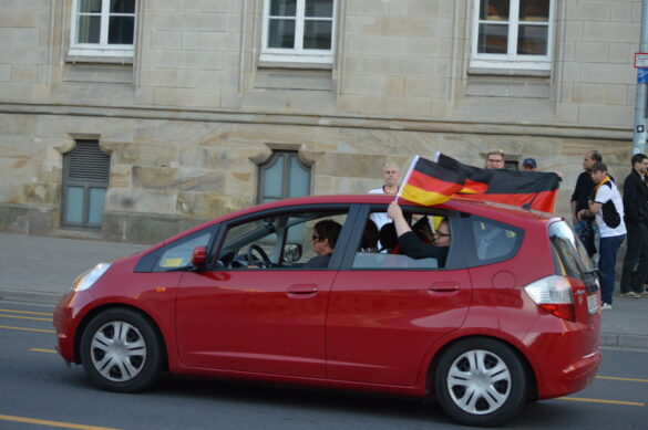 So schön feierte Osnabrück am Neumarkt das Achtelfinale