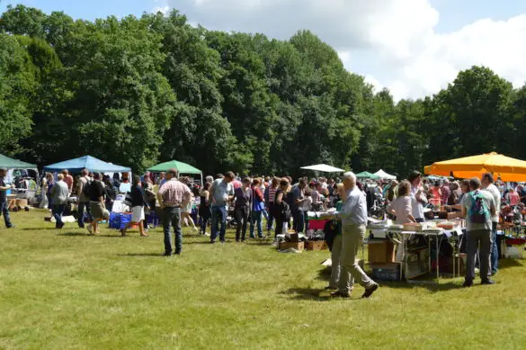 Waldflohmarkt in Osnabrück Eversburg bei allerbestem Flohmarkt-Wetter