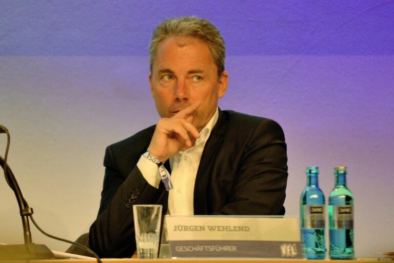 VfL Geschäftsführer Jürgen Wehlend