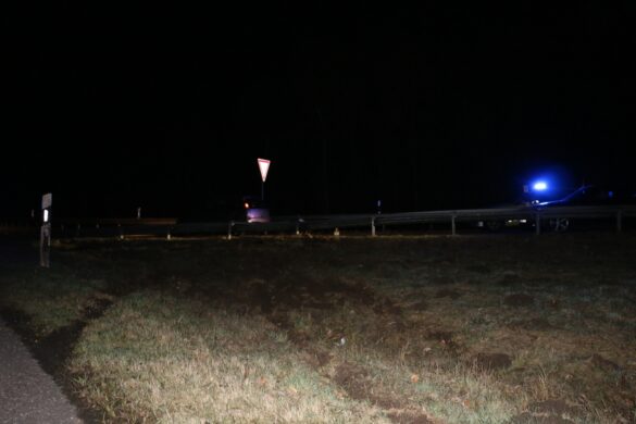 PKW überschlägt sich mehrfach in Osnabrücker Autobahnkreuz