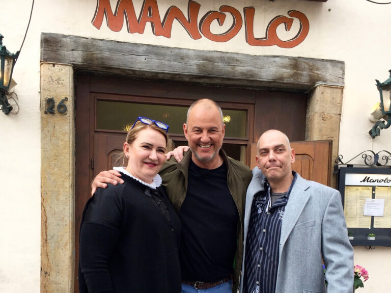 FRank Rosin vor dem Restaurant Manolo in Osnabrück