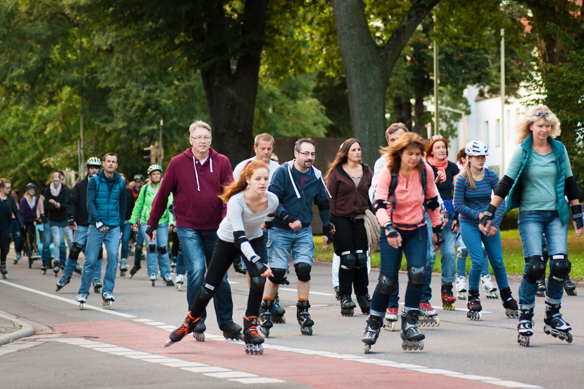 (Symbolbild) Kinder auf Inline Skates