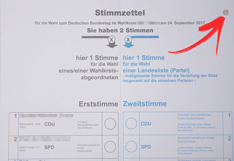 Wahlzettel Bundestagswahl, Loch, Tasthilfe