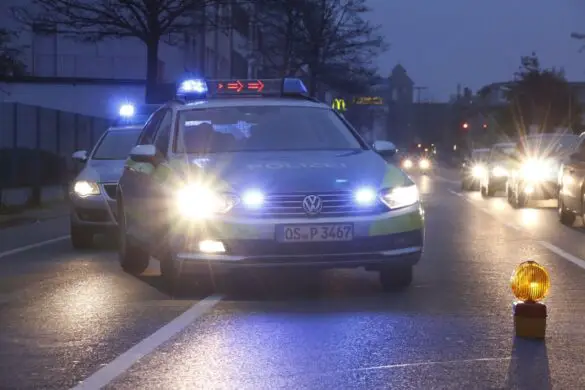 2017-12-02_Unfall-PKW-Fahrrad-Konrad-Adenauer-Ring-Osnabrueck_007 Radfahrer in Osnabrück von Van erfasst