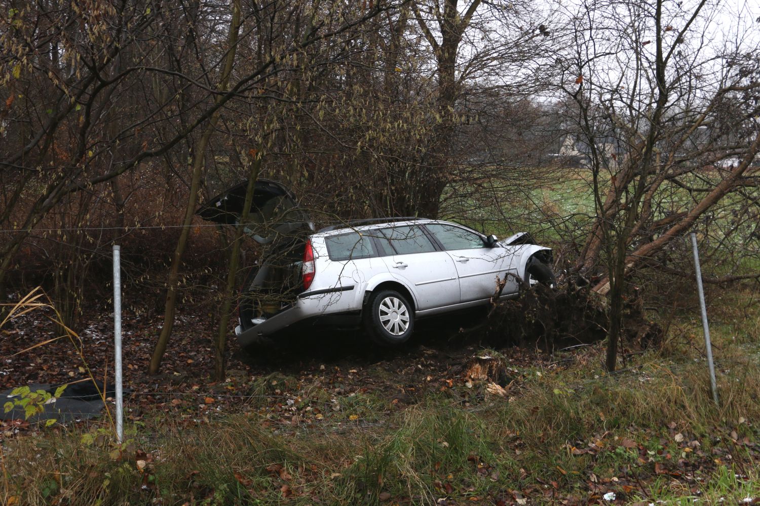 2017-12-03_Unfall-PKW-in-Graben-Autobahn-A30-Osnabrueck_002 Schwerer Unfall auf der Autobahn A30