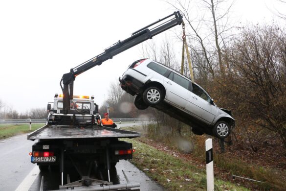 2017-12-03_Unfall-PKW-in-Graben-Autobahn-A30-Osnabrueck_009 Schwerer Unfall auf der Autobahn A30