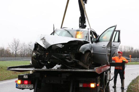 2017-12-03_Unfall-PKW-in-Graben-Autobahn-A30-Osnabrueck_011 Schwerer Unfall auf der Autobahn A30