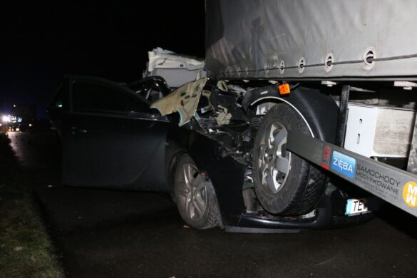 2017-12-12_Unfall-Transporter-PKW-Auto-rast-in-Unfallstelle-Autobahn-A30-Gesmold_008 PKW rast in Unfallstelle auf der Autobahn A30