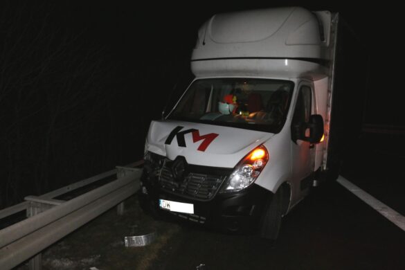 2017-12-12_Unfall-Transporter-PKW-Auto-rast-in-Unfallstelle-Autobahn-A30-Gesmold_009 PKW rast in Unfallstelle auf der Autobahn A30