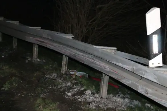 2017-12-12_Unfall-Transporter-PKW-Auto-rast-in-Unfallstelle-Autobahn-A30-Gesmold_010 PKW rast in Unfallstelle auf der Autobahn A30