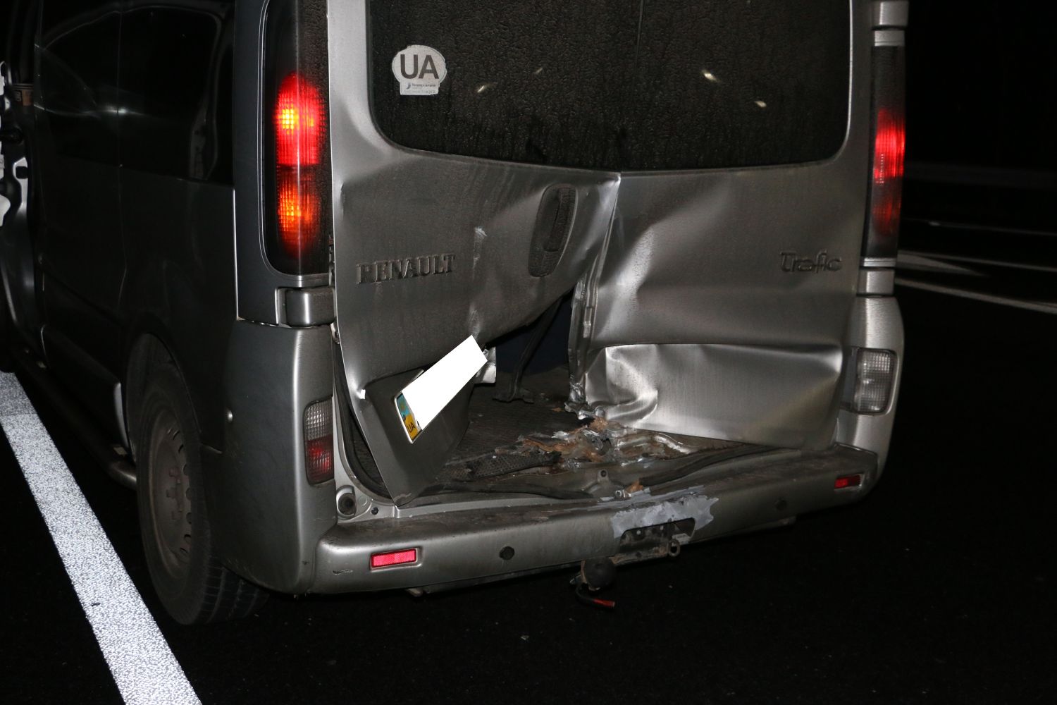 2017-12-18_Unfall-PKW-Anhaenger-Transporter-PKW-Gefahr-Steine-Autobahn-A30-Osnabrueck-Sutthausen_003 Unfall und Steine auf der Autobahn bei Osnabrück