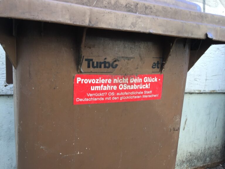 Provoziere nicht Dein Glück, Osnabrück, Aufkleber