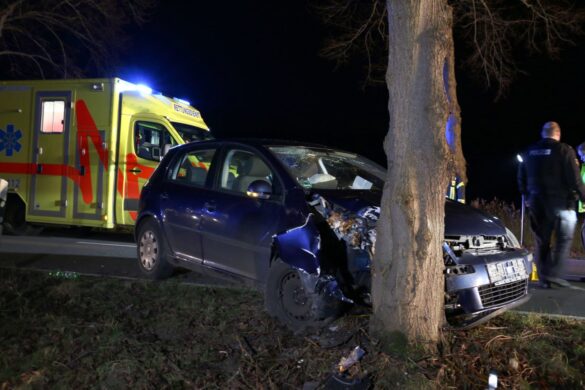PKW prallt gegen Baum im Landkreis Osnabrück