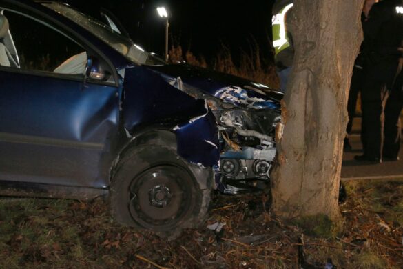 PKW prallt gegen Baum im Landkreis Osnabrück