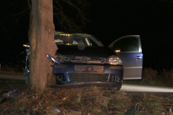 PKW prallt gegen Baum im Landkreis Osnabrück