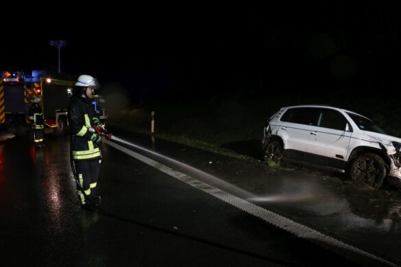 2018-01-16_Unfall-PKW-ueberschlagen-Glaette-Schneeregen_A33-Osnabrueck-Bielefeld_005 PKW überschlägt sich bei Glätte-Crash auf der A33 Osnabrück - Bielefeld