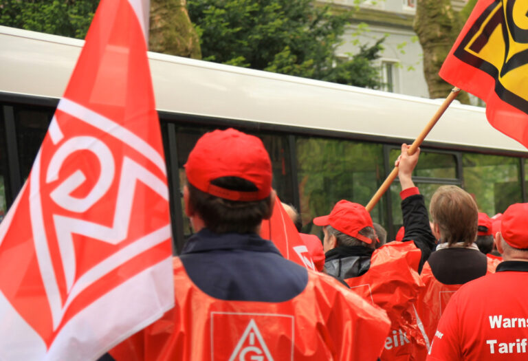 (Symbolbild) Warnstreik IG Metall