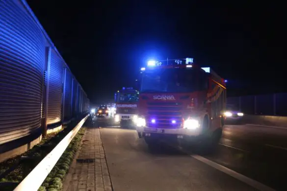2018-02-07_Unfall-Transporter-LKW-A1-Autobahn-Osnabrueck_002 Transporter kracht auf LKW auf der Autobahn A1 bei Osnabrück