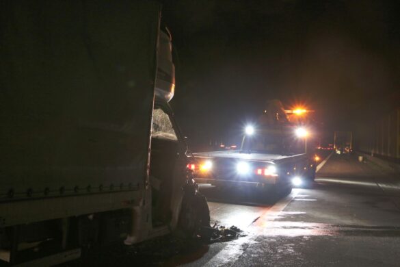 2018-02-07_Unfall-Transporter-LKW-A1-Autobahn-Osnabrueck_009 Transporter kracht auf LKW auf der Autobahn A1 bei Osnabrück