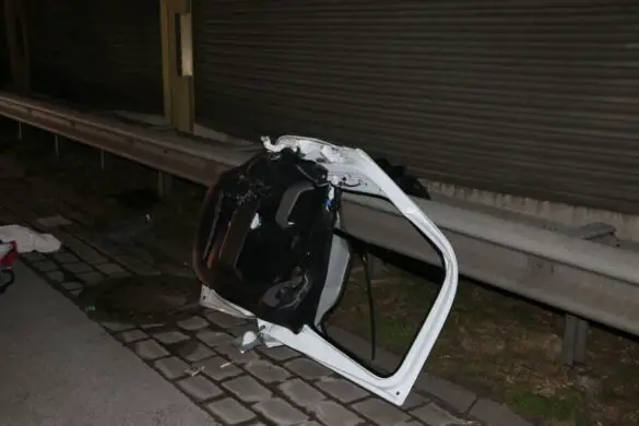 2018-02-07_Unfall-Transporter-LKW-A1-Autobahn-Osnabrueck_010 Transporter kracht auf LKW auf der Autobahn A1 bei Osnabrück