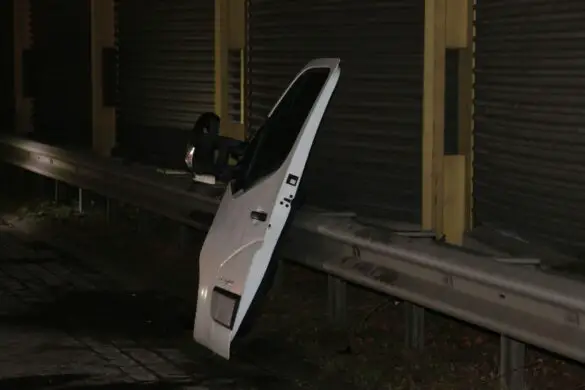 2018-02-07_Unfall-Transporter-LKW-A1-Autobahn-Osnabrueck_011 Transporter kracht auf LKW auf der Autobahn A1 bei Osnabrück