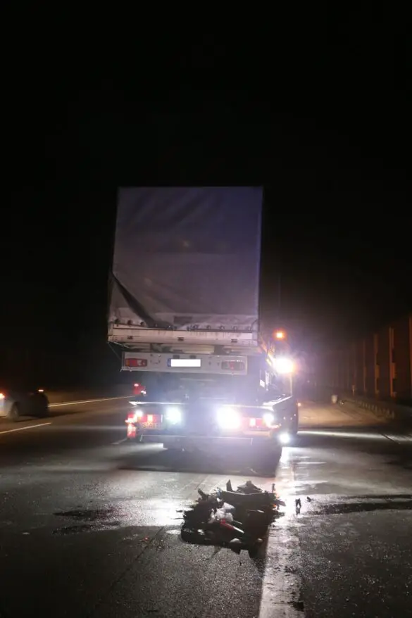 2018-02-07_Unfall-Transporter-LKW-A1-Autobahn-Osnabrueck_013 Transporter kracht auf LKW auf der Autobahn A1 bei Osnabrück