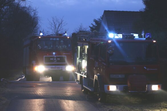 2018-02-09_Feuer-Brand-Wohnhaus-Dachstuhl-Glandorf-Landkreis-Osnabrueck_001 Bewohner bemerkt Brand des eigenen Wohnhauses in Glandorf im Landkreis Osnabrück
