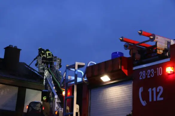2018-02-09_Feuer-Brand-Wohnhaus-Dachstuhl-Glandorf-Landkreis-Osnabrueck_010 Bewohner bemerkt Brand des eigenen Wohnhauses in Glandorf im Landkreis Osnabrück