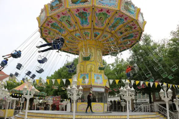 Kettenkarussel auf der Maiwoche (Symbolbild)