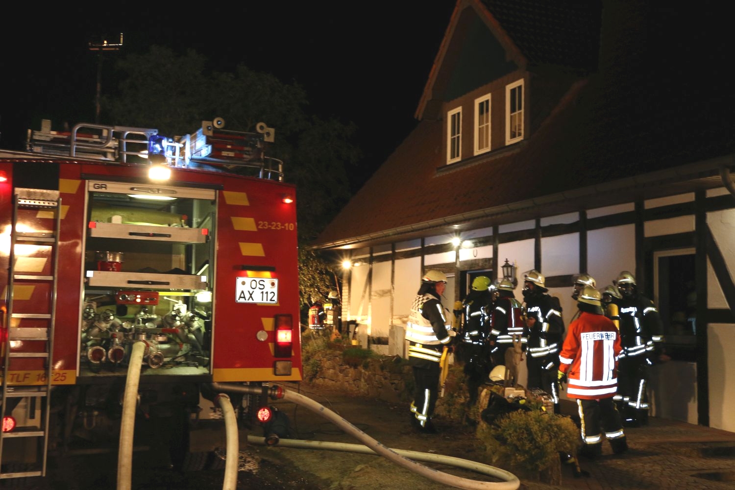 2018-06-07_Feuer-Scheune-Hagen-bei-Osnabrueck_002_b Scheune brennt auf Anwesen in Hagen bei Osnabrück