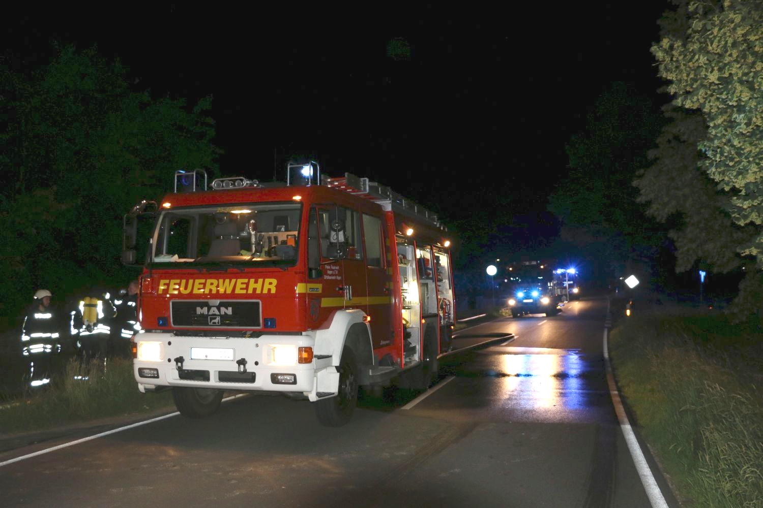 2018-06-07_Feuer-Scheune-Hagen-bei-Osnabrueck_013_b2 Scheune brennt auf Anwesen in Hagen bei Osnabrück