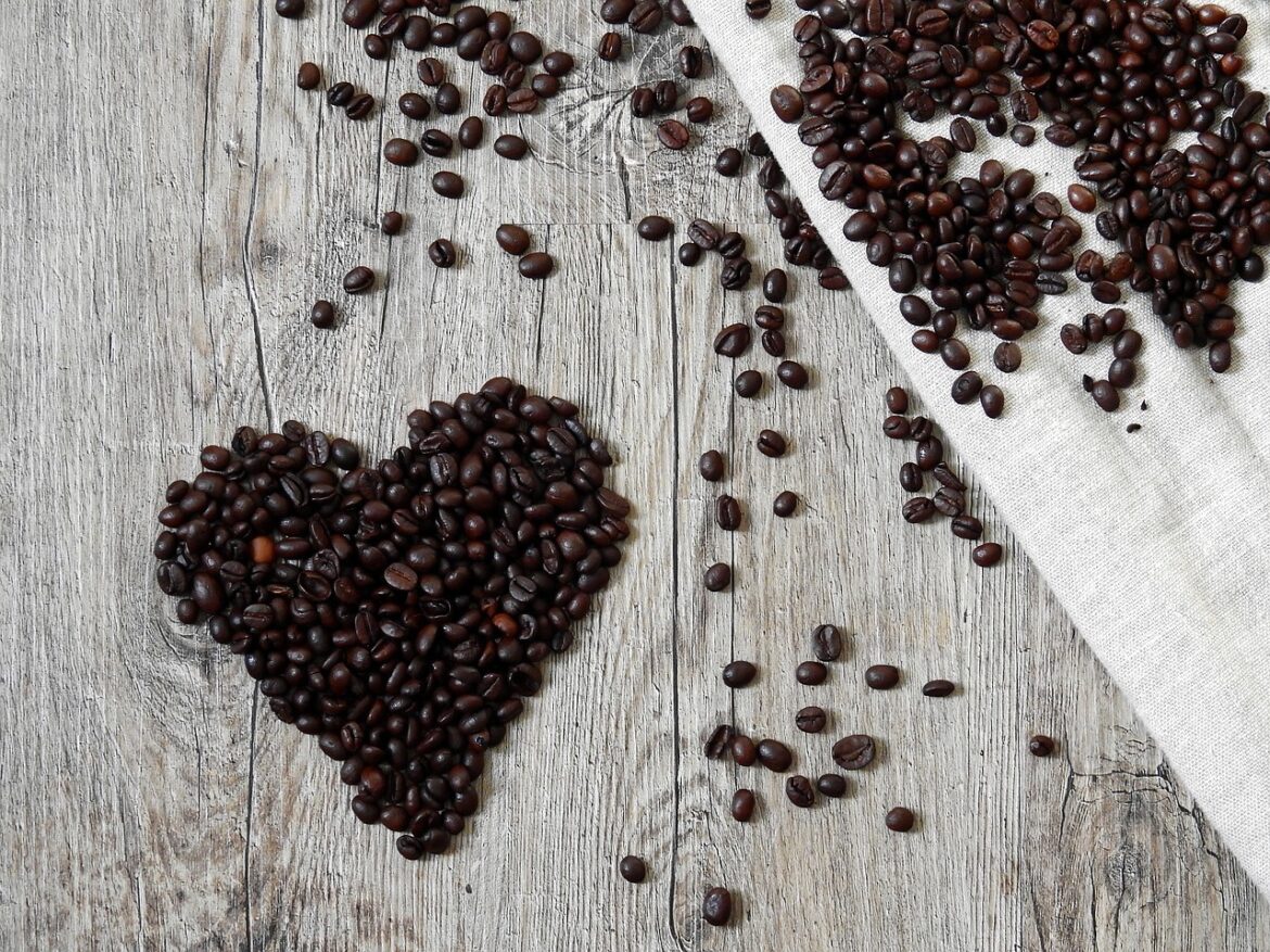 Kaffee Herz Bohnen Cappuccino