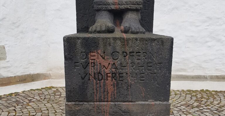 "Der Gefesselte" von Gerhard Marcks