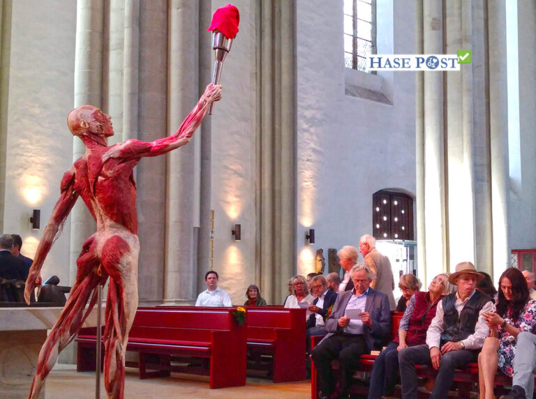 Osnabrück, Plastinat, Marienkirche, Gunther von Hagens