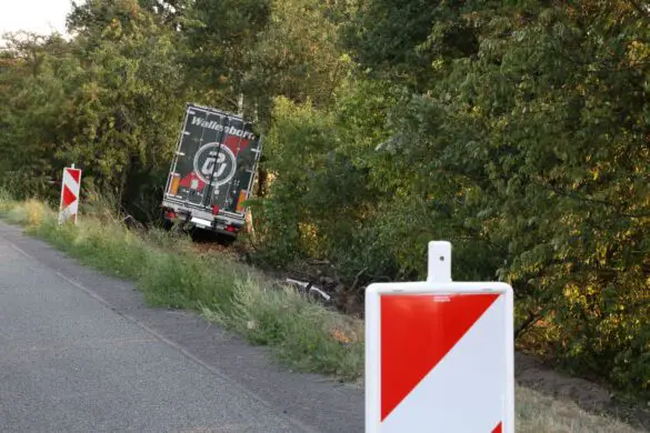 Vollsperrung der Autobahn A1 für LKW-Bergung nach Unfall in Richtung Osnabrück
