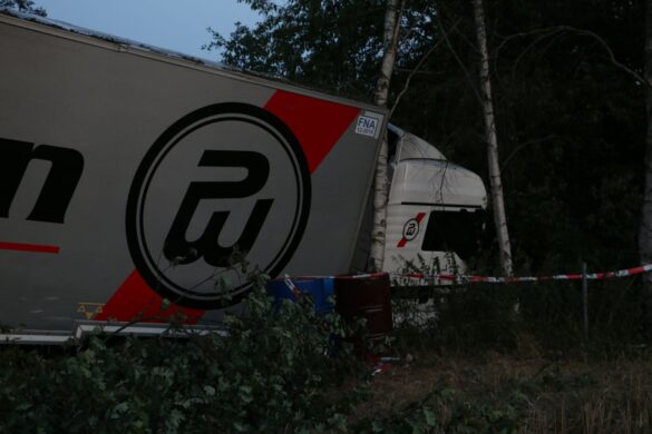 Vollsperrung der Autobahn A1 für LKW-Bergung nach Unfall in Richtung Osnabrück