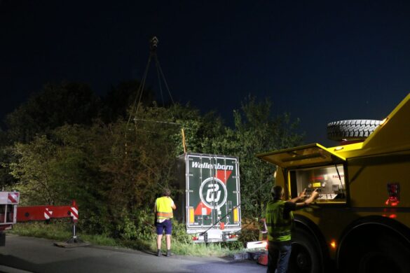 Vollsperrung der Autobahn A1 für LKW-Bergung nach Unfall in Richtung Osnabrück