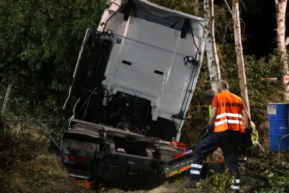 Vollsperrung der Autobahn A1 für LKW-Bergung nach Unfall in Richtung Osnabrück