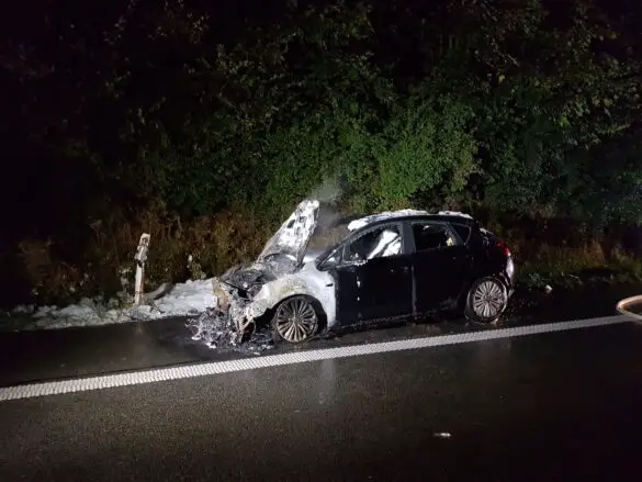 PKW brennt auf Autobahn A33 nahe Osnabrück aus