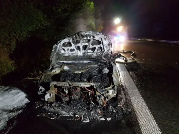 PKW brennt auf Autobahn A33 nahe Osnabrück aus