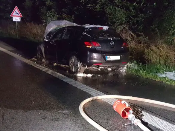 PKW brennt auf Autobahn A33 nahe Osnabrück aus