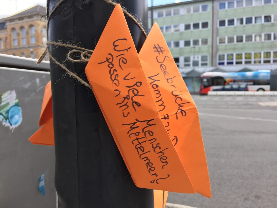 Day Orange Seenotbrücke