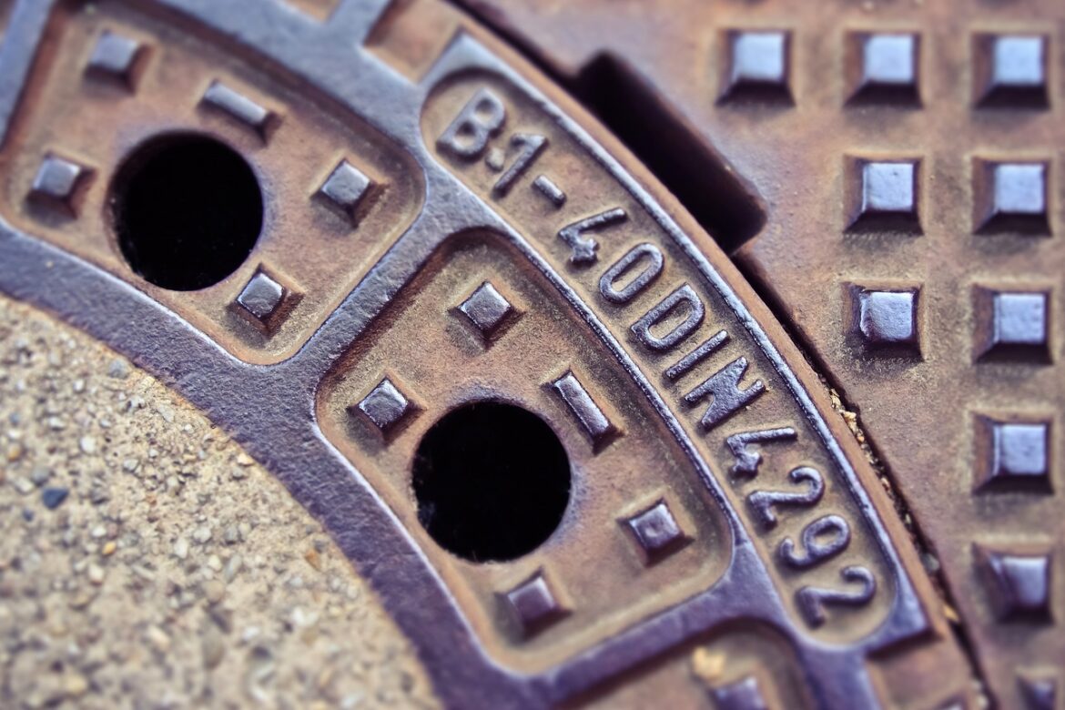 Kanaldeckel (Symbolbild)