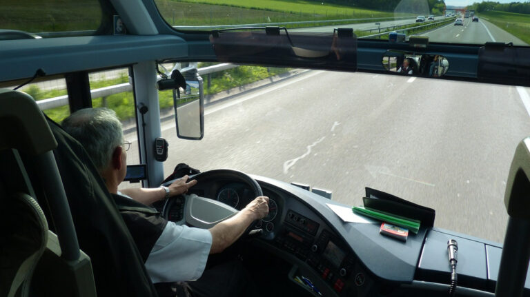 Symbolbild: Busfahrer