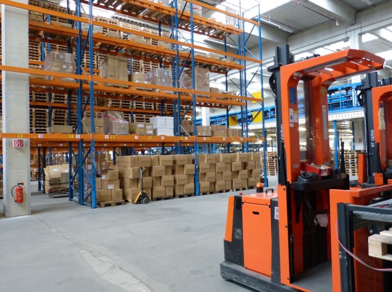 Stapler in Logistikzentrum