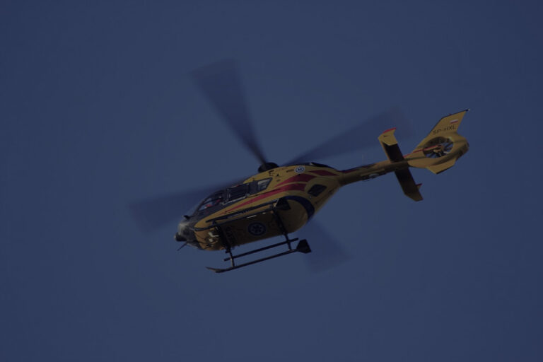 Hubschrauber bei Nacht
