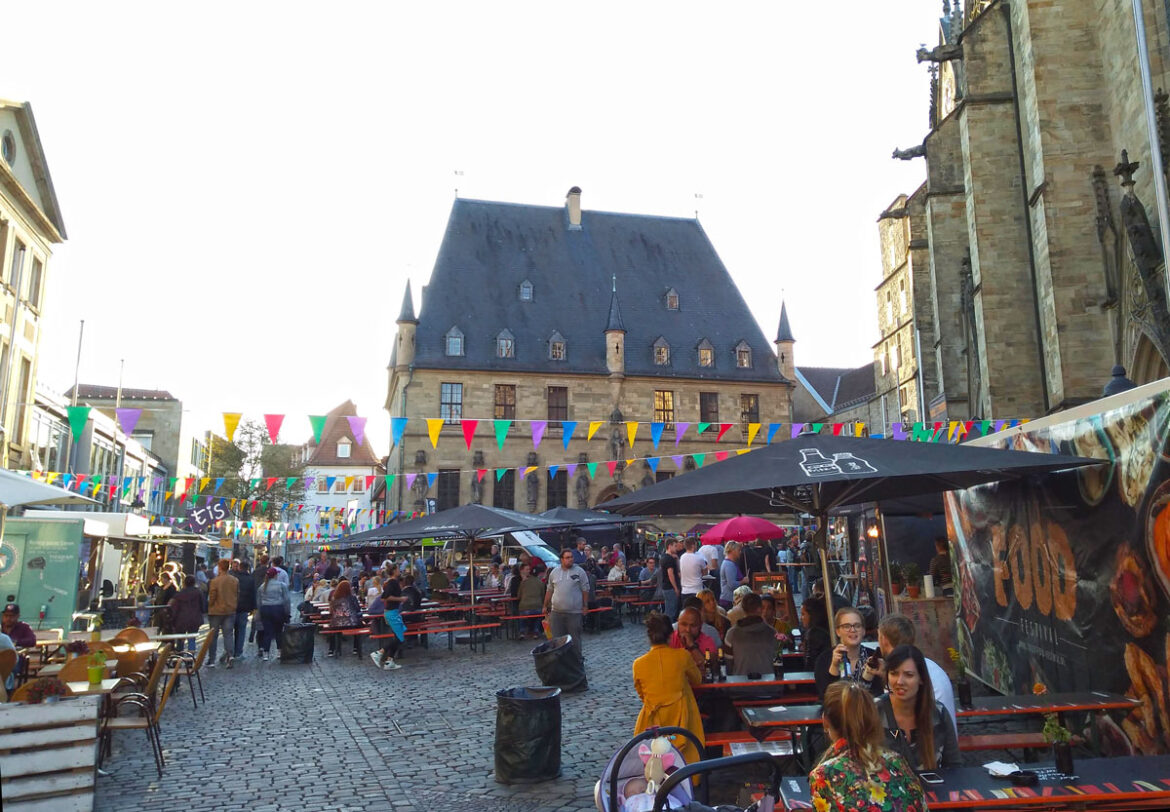 (Archivbild) Street Food Festival vor dem Rathaus