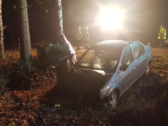 2018-11-27_Unfall-zwei-PKW-gegen-Baum-toedlich_Bohmte-Landkreis-Osnabrueck_004 Tödlicher Verkehrsunfall in Bohmte im Landkreis Osnabrück