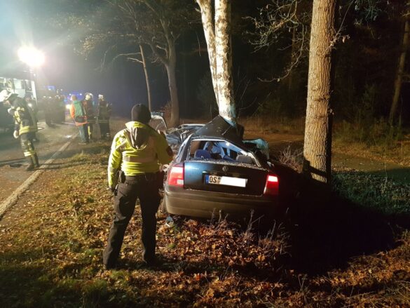2018-11-27_Unfall-zwei-PKW-gegen-Baum-toedlich_Bohmte-Landkreis-Osnabrueck_007 Tödlicher Verkehrsunfall in Bohmte im Landkreis Osnabrück