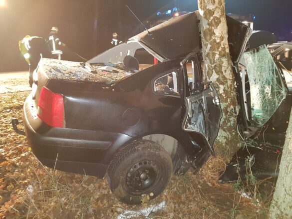 2018-11-27_Unfall-zwei-PKW-gegen-Baum-toedlich_Bohmte-Landkreis-Osnabrueck_014 Tödlicher Verkehrsunfall in Bohmte im Landkreis Osnabrück